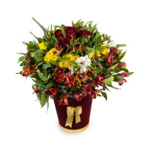 پایه مخمل قرمز با رز قرمز