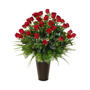 پایه مشکی با رز قرمز